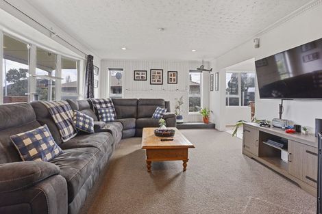 Photo of property in 8 Gibbs Drive, Woodend, 7610