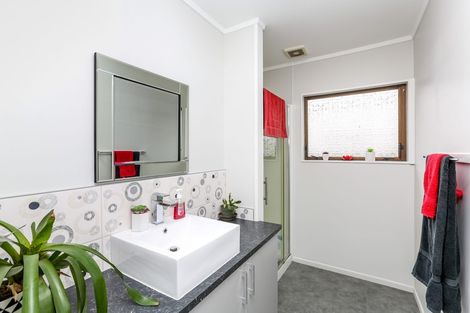 Photo of property in 220 Frankley Road, Frankleigh Park, New Plymouth, 4310