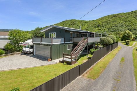 Photo of property in 14 Beach Road, Waikawa, Picton, 7220