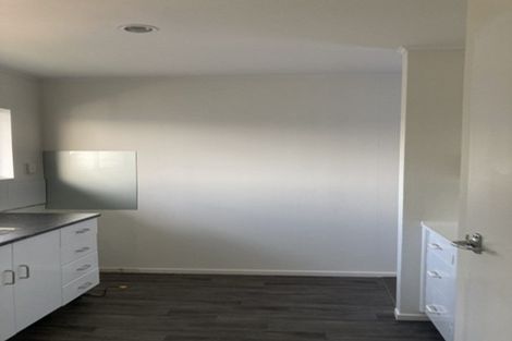 Photo of property in 2/105 Apu Crescent, Lyall Bay, Wellington, 6022