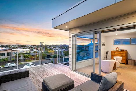 Photo of property in 12 Rangitoto Terrace, Milford, Auckland, 0620