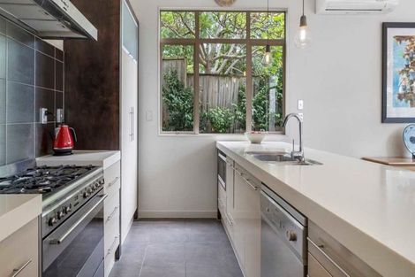 Photo of property in 68 Saddleback Rise, Murrays Bay, Auckland, 0630