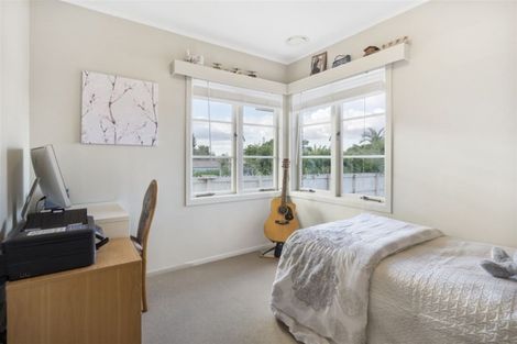 Photo of property in 20 Ward Crescent, Te Atatu Peninsula, Auckland, 0610