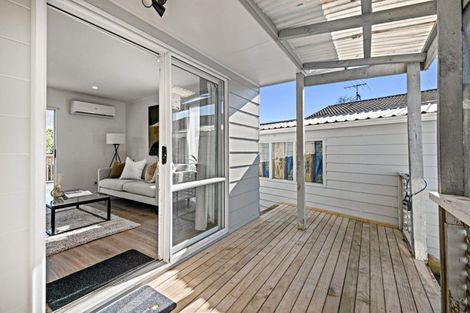 Photo of property in 1/5 Myna Place, Weymouth, Auckland, 2103