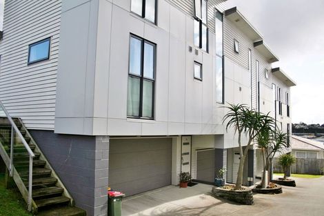 Photo of property in 16b Woodall Place, Totara Vale, Auckland, 0627