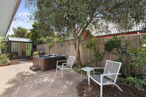 Photo of property in 13a Hanlon Crescent, Narrow Neck, Auckland, 0624