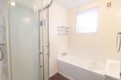 Photo of property in 16 Coromandel Court, Roslyn, Palmerston North, 4414