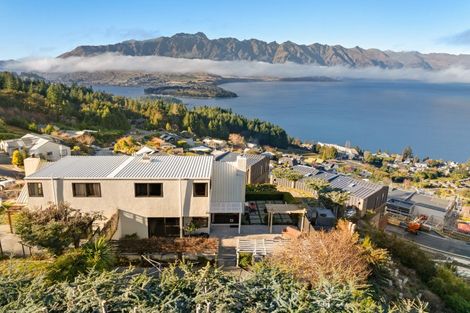 Photo of property in 110b Wynyard Crescent, Fernhill, Queenstown, 9300
