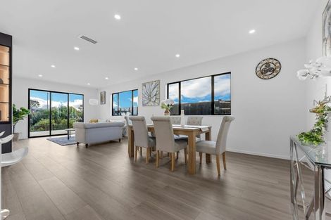 Photo of property in 11 Seagreen Avenue, Rosehill, Papakura, 2113