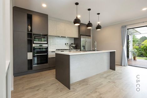 Photo of property in 15 Vogwill Road, Kumeu, 0810