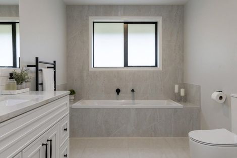 Photo of property in 40 King Road, Kinloch, Taupo, 3385