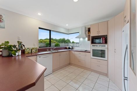 Photo of property in 8 Adam Lile Drive, Highlands Park, New Plymouth, 4312