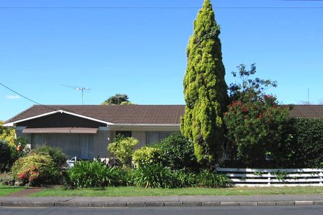 Photo of property in 63 Te Atatu Road, Te Atatu South, Auckland, 0610