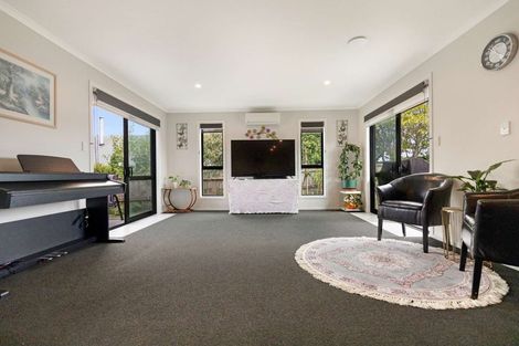 Photo of property in 5 Faber Place, Rototuna North, Hamilton, 3210