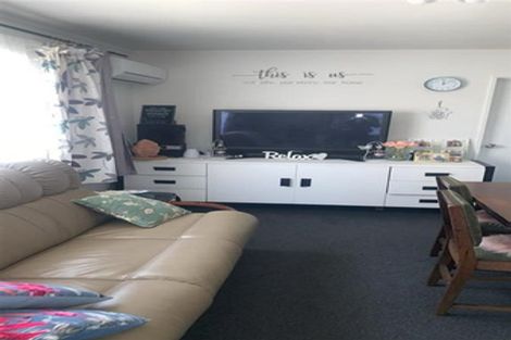 Photo of property in 1/11 Mannering Place, Hillcrest, Auckland, 0627