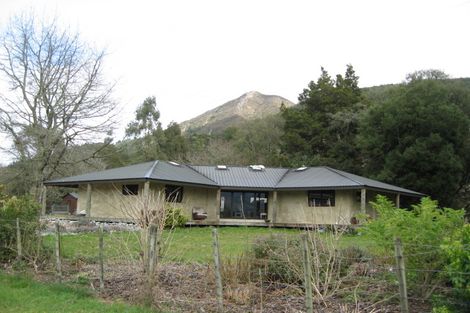Photo of property in 1 Stock Road, Murchison, 7007