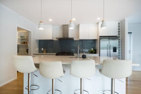 Photo of property in 142 Waitakere Road, Waitakere, Henderson, 0782