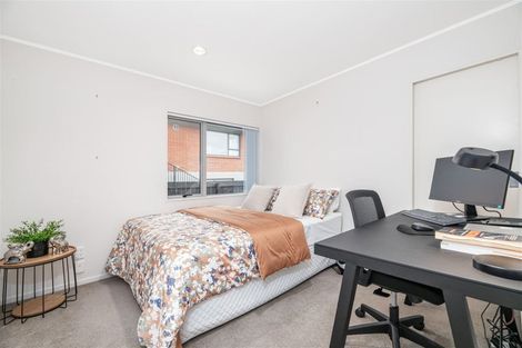 Photo of property in 13a Jenelin Road, Glendene, Auckland, 0602