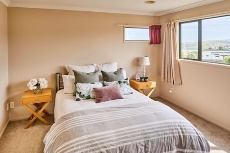 Photo of property in 9 Aspiring Terrace, Aotea, Porirua, 5024