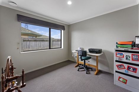 Photo of property in 15 Percy Kinsman Crescent, Riverstone Terraces, Upper Hutt, 5018
