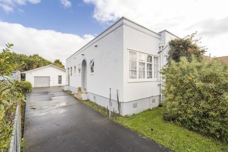 Photo of property in 77 Savage Crescent, West End, Palmerston North, 4412