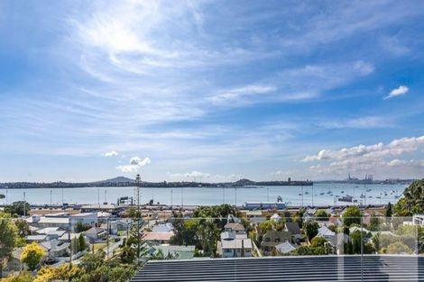 Photo of property in 1/1 Richmond Avenue, Northcote Point, Auckland, 0627