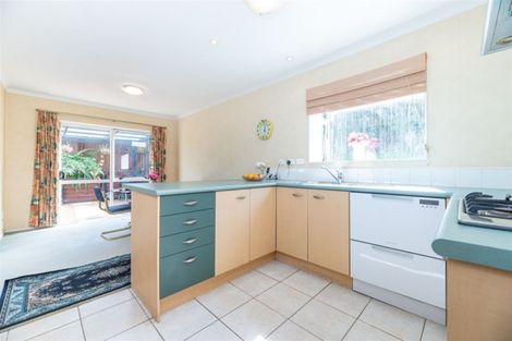 Photo of property in 10 Dainton Place, New Lynn, Auckland, 0600