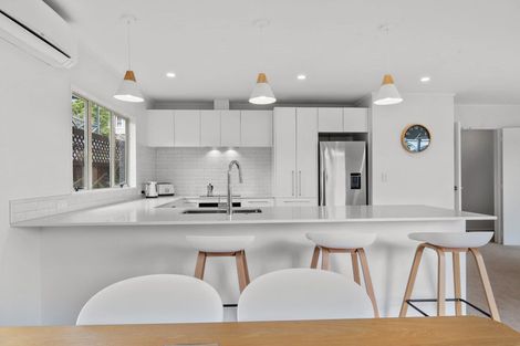 Photo of property in 2/893 Beach Road, Waiake, Auckland, 0630