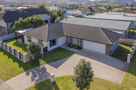 Photo of property in 2 Little George Place, Whitianga, 3510