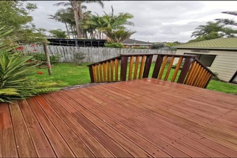 Photo of property in 16 Raphael Place, West Harbour, Auckland, 0618