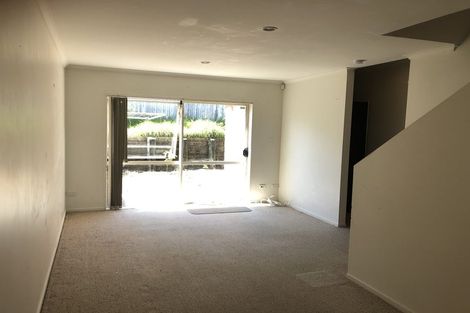 Photo of property in 10 Brashier Circle, Sunnyvale, Auckland, 0612