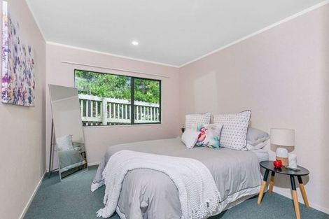Photo of property in 19 Pannill Place, Oteha, Auckland, 0632