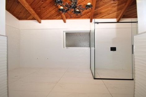 Photo of property in 11 Rika Place, Kawaha Point, Rotorua, 3010