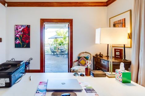 Photo of property in 5 Corry Avenue, Bluff Hill, Napier, 4110