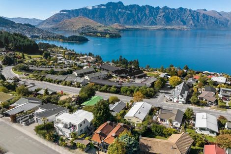 Photo of property in 17b Wynyard Crescent, Fernhill, Queenstown, 9300