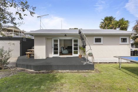 Photo of property in 2/40 Killarney Avenue, Torbay, Auckland, 0630