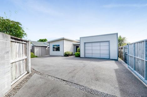 Photo of property in 2/297 Carrington Street, Vogeltown, New Plymouth, 4310