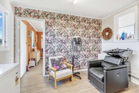 Photo of property in 13 Mako Mako Road, Levin, 5510