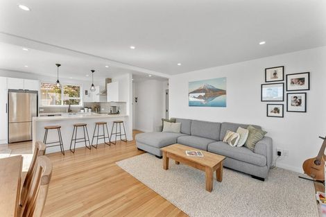 Photo of property in 6 Union Street, Merrilands, New Plymouth, 4312