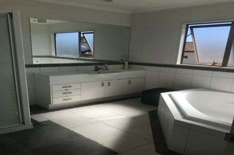 Photo of property in 12 Glanmire Place, Flat Bush, Auckland, 2016