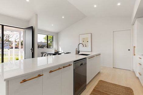 Photo of property in 247 Shakespeare Street, Leamington, Cambridge, 3432