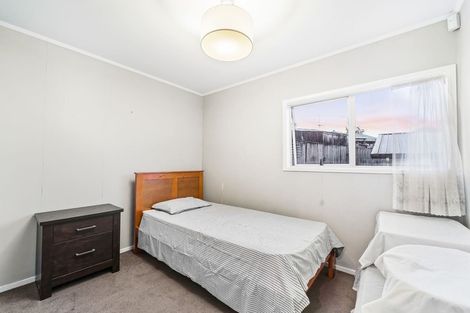 Photo of property in 35 Waimumu Road, Massey, Auckland, 0614