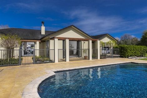 Photo of property in 1030 Peak Road, Helensville, 0875