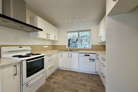 Photo of property in 2/5 Woodall Place, Totara Vale, Auckland, 0627