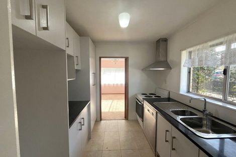 Photo of property in 1/71 Royal View Road, Te Atatu South, Auckland, 0610