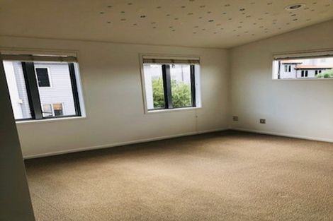 Photo of property in 6s Carlton Gore Road, Grafton, Auckland, 1023