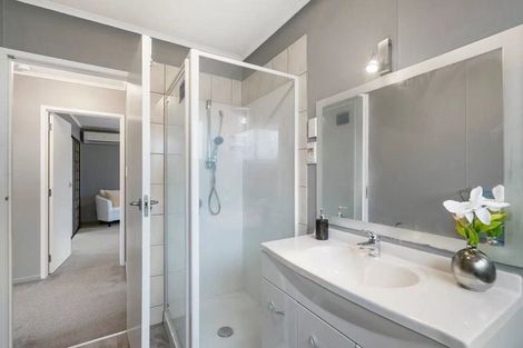 Photo of property in 1/6 Hinekohu Street, New Lynn, Auckland, 0600