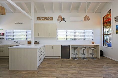 Photo of property in 66 Gillies Crescent, Waimarama, Havelock North, 4294