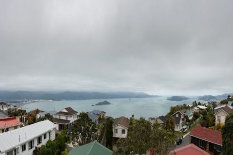 Photo of property in 21 Cheyne Walk, Newlands, Wellington, 6037