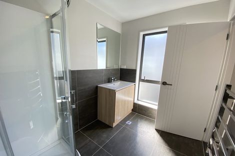 Photo of property in 1b Westall Road, New Lynn, Auckland, 0600